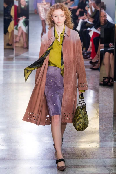 Look 17